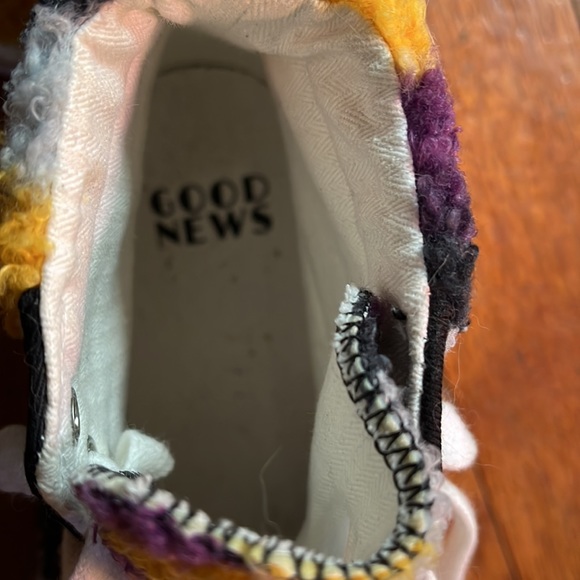 Good News High top Carpet sneakers EU size 37. Like new, never worn. - Picture 3 of 5